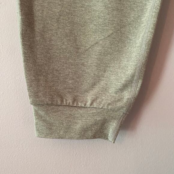 Vuori Women size Large Gray Performance Jogger Sweatpants Athleisure Loungewear - Picture 8 of 13
